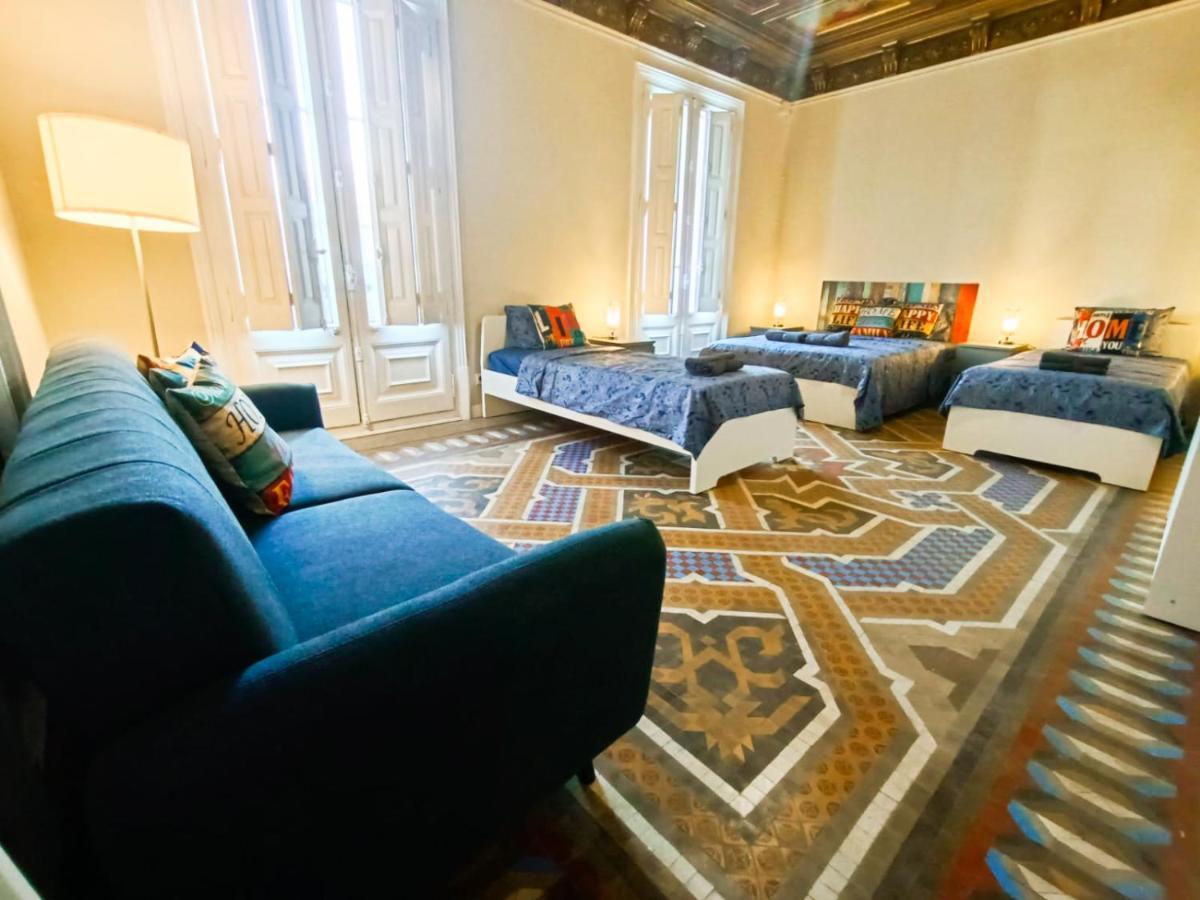 By Plaza Catalunya Rooms Barcelona Exterior foto